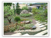 奥行きのあるナチュラルな日本庭園